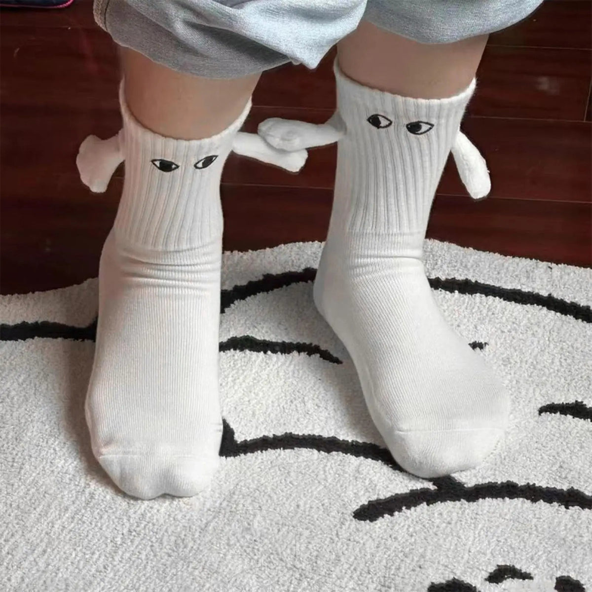 Cat Shop Boys - 1 Pair Fashion Woman Socks Funny Creative Magnetic Attraction Hands Black White Cartoon Eyes Couples Socks Kawaii White Socks