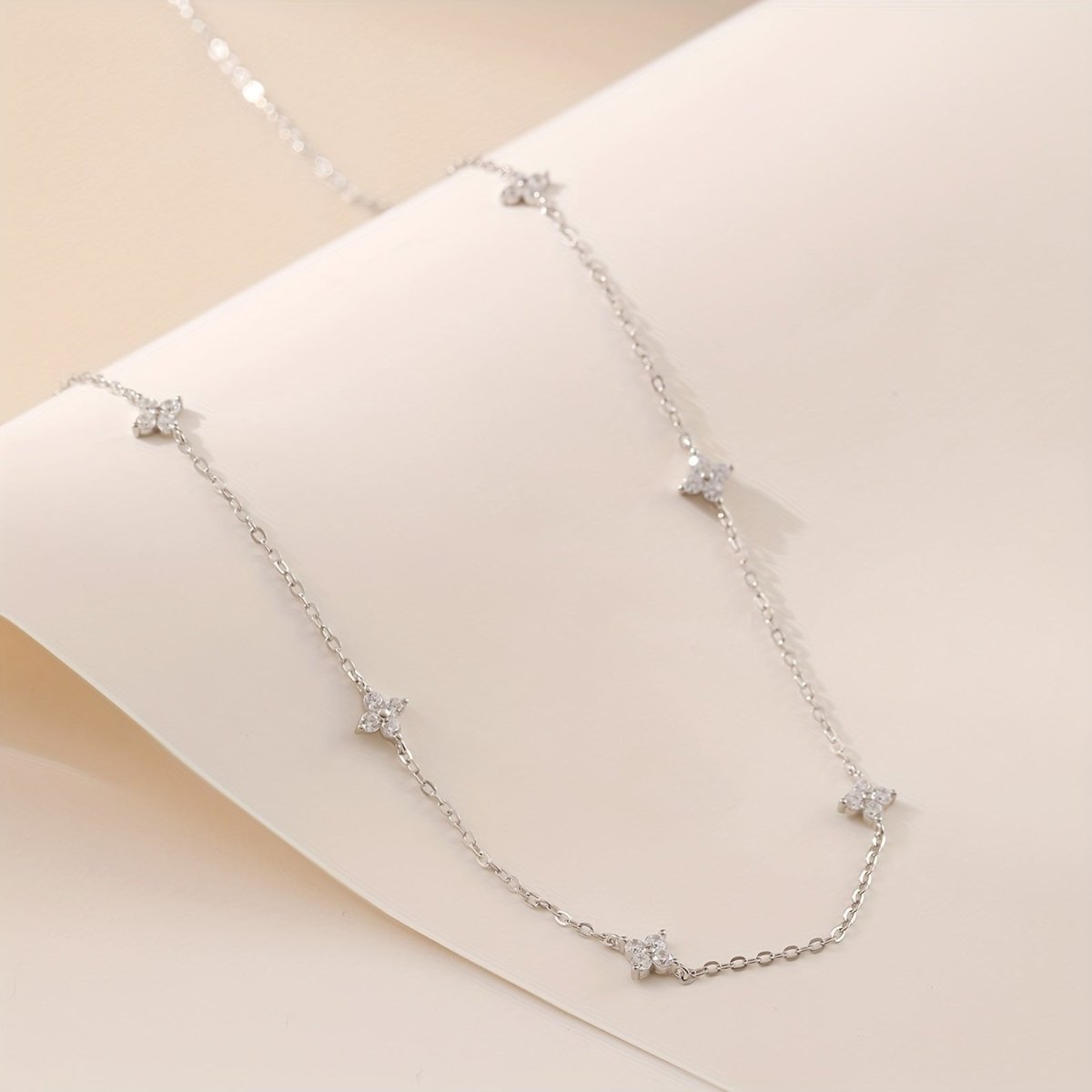 Cat Shop Boys - 2.7g 925 Sterling Silver Four - Leaf Clover Necklace with Artificial Zirconia Accents, Elegant & Cute Chic Everyday Versatile Jewelry